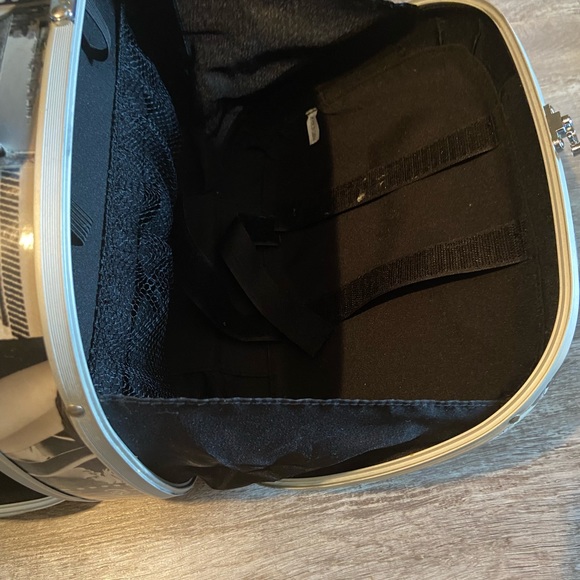 Traveler’s Make-up Case - Picture 9 of 12